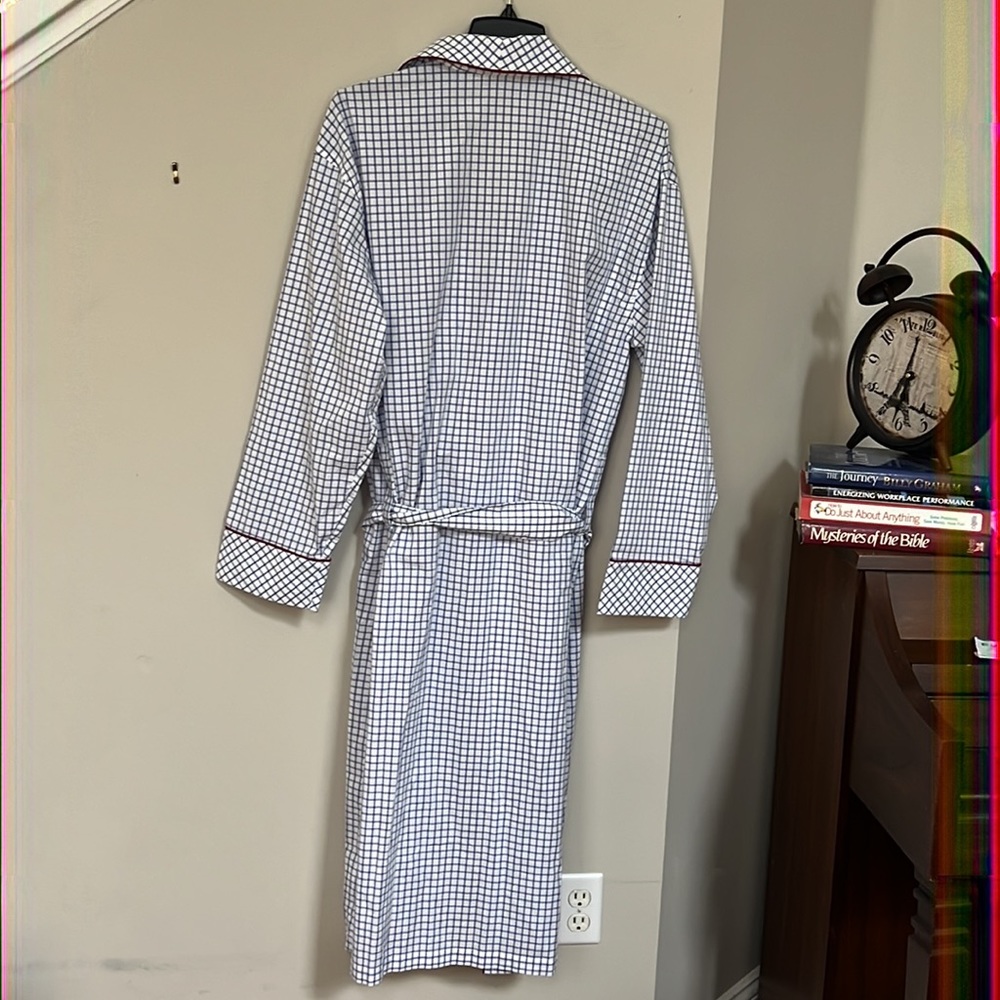 Roundtree & Yorke Checked Woven Robe - Picture 3 of 11